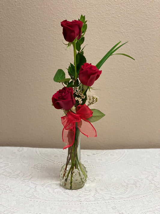 Triple red rose budvase